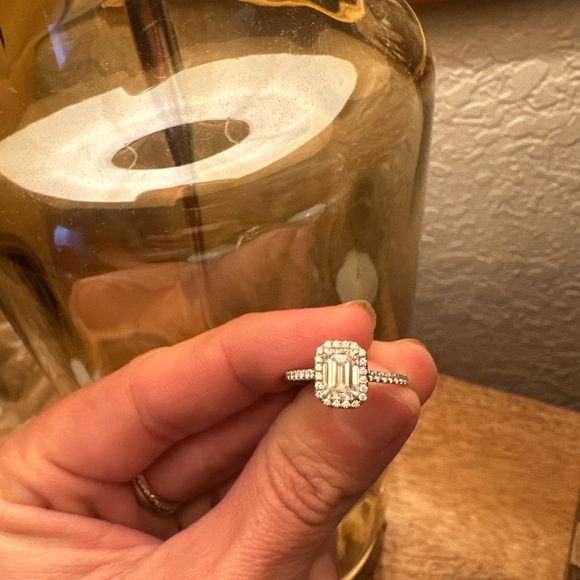 Tiffany & Co. 1.18 Carat Diamond Solitaire Engagement Ring - Picture 4 of 7